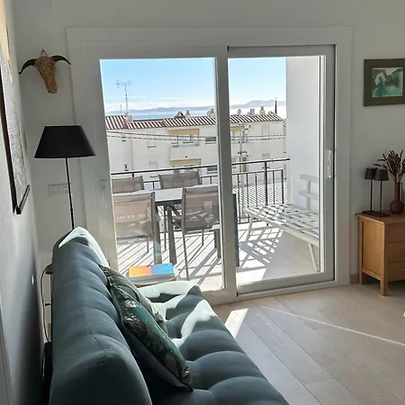 Solmar2 A 100 M, Terrasse Vue Mer, Parking, Wi-fi Roses
